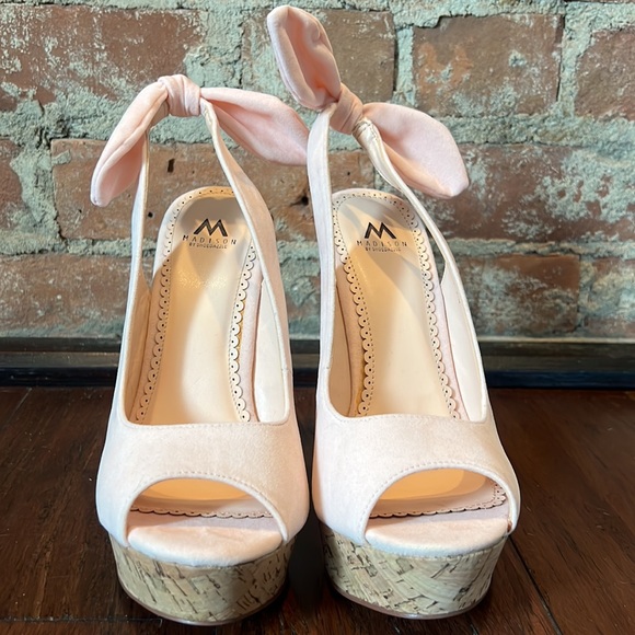 Brand New Blush Peep Toe Wedge - Picture 2 of 7